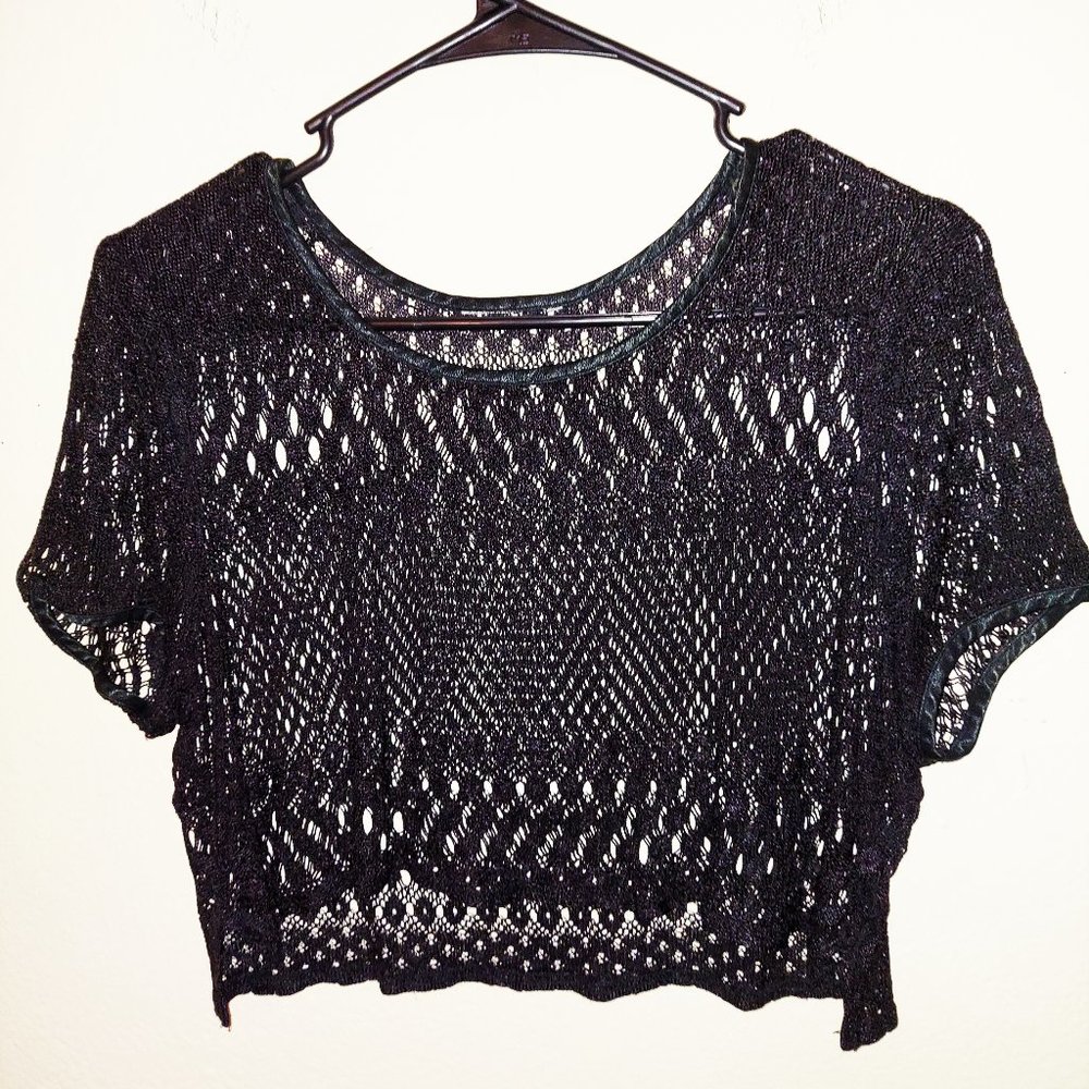 black knitted crochet short sleeve crop top